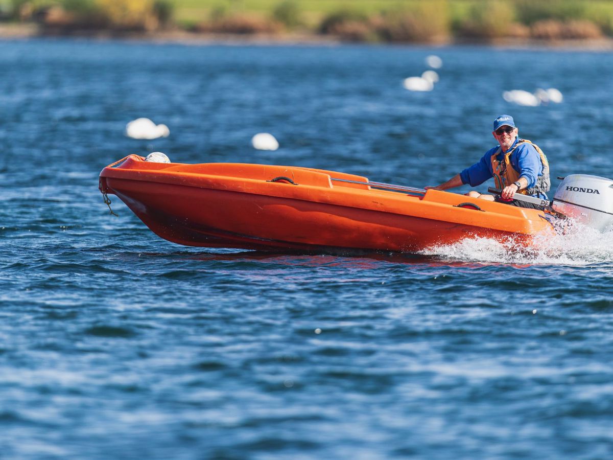 Powerboat on Willen Lake in Milton Keynes